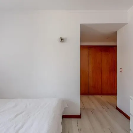 Διαμέρισμα Spacious 3-bedroom Near Airport