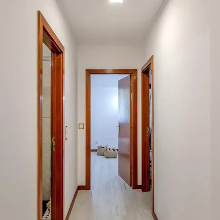 Apartment Spacious 3-bedroom Near Airport