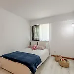 Apartamento Spacious 3-bedroom Near Airport *