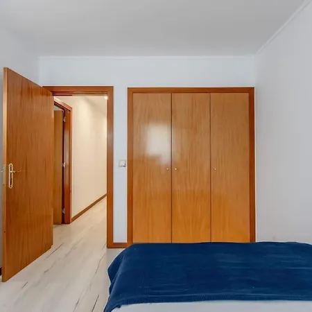 Spacious 3-bedroom In * Лиссабон