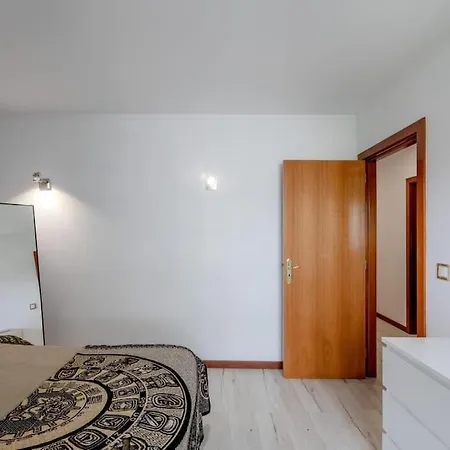 Apartment Spacious 3-bedroom In *