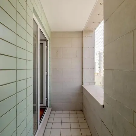 Apartment Spacious 3-bedroom In *