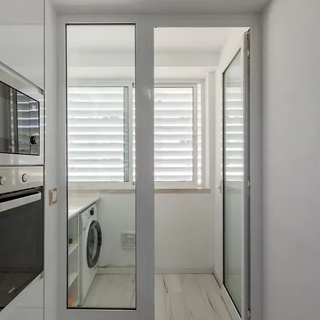 Spacious 3-bedroom Near Airport * Лиссабон
