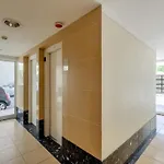 Spacious 3-bedroom Near Airport شقة *