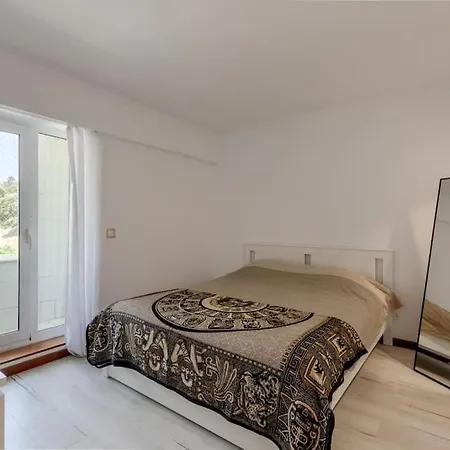 Spacious 3-bedroom In Apartamento Lisboa
