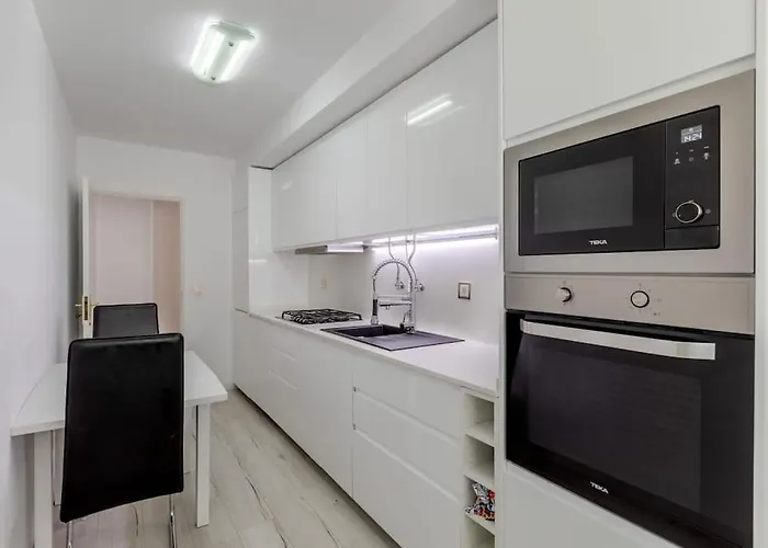 Spacious 3-bedroom Near Airport * リスボン