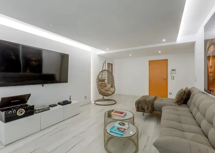 Апартаменты Spacious 3-bedroom Near Airport