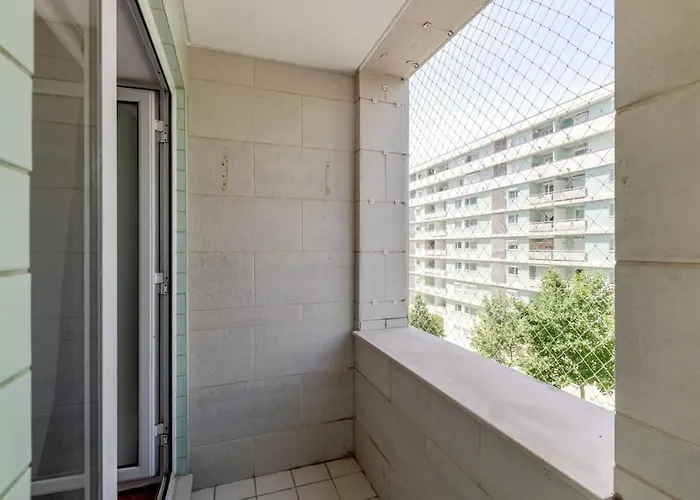 Spacious 3-bedroom Near Airport