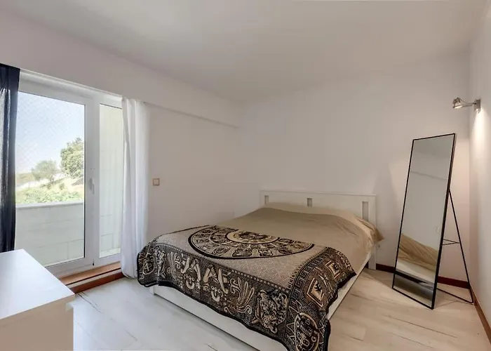 Spacious 3-bedroom Near Airport アパート リスボン