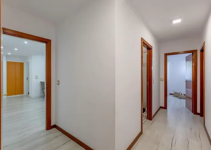 Spacious 3-bedroom Near Airport * Лиссабон