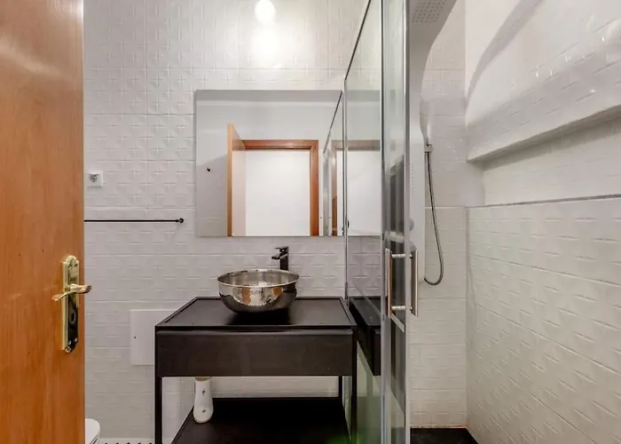 Апартаменты Spacious 3-bedroom Near Airport *