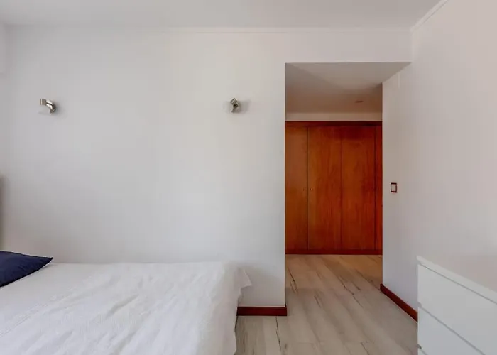 Апартаменты Spacious 3-bedroom Near Airport