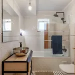 Spacious 3-bedroom Near Airport Διαμέρισμα *